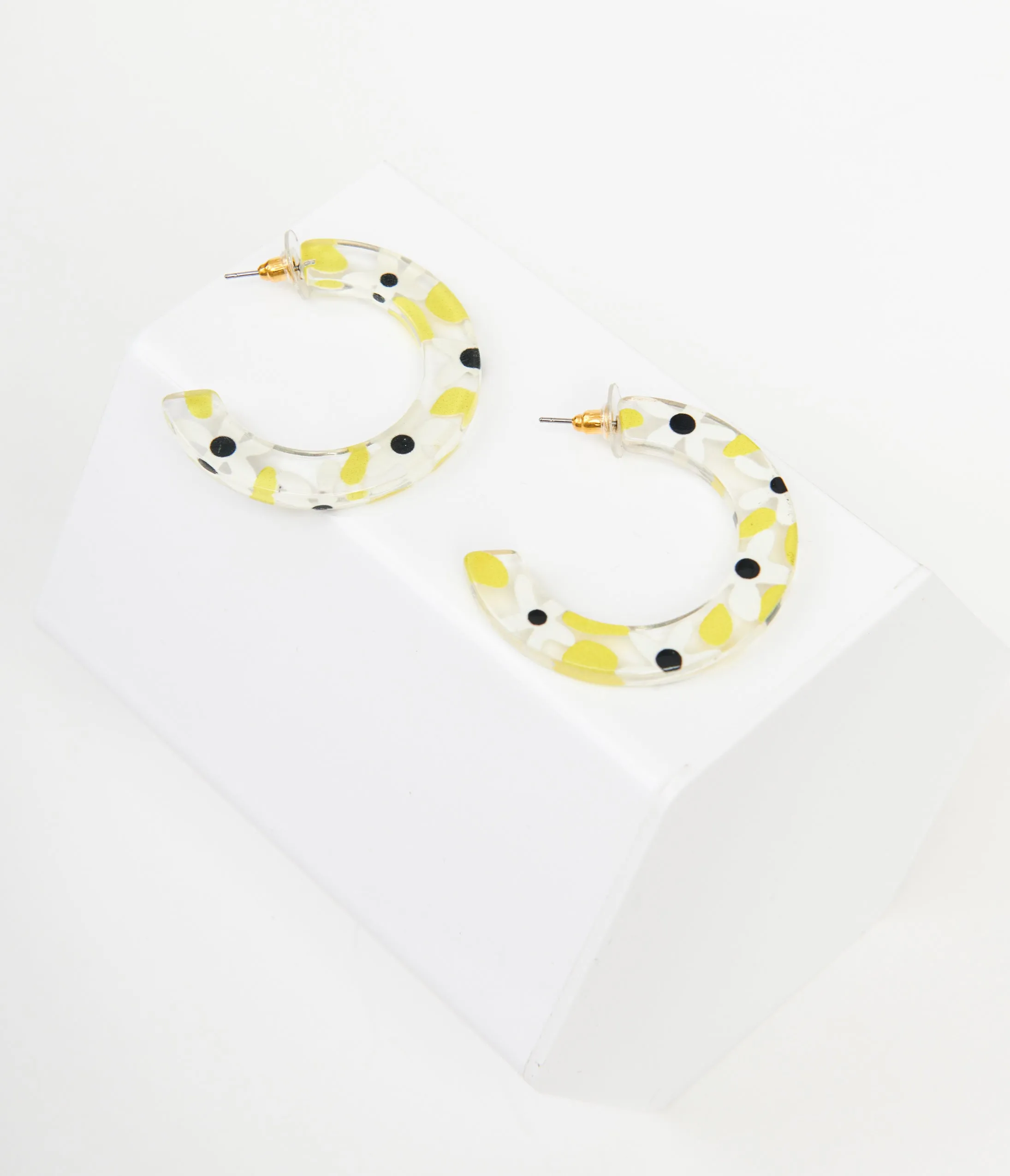 1960s White & Yellow Daisy Hoop Earrings