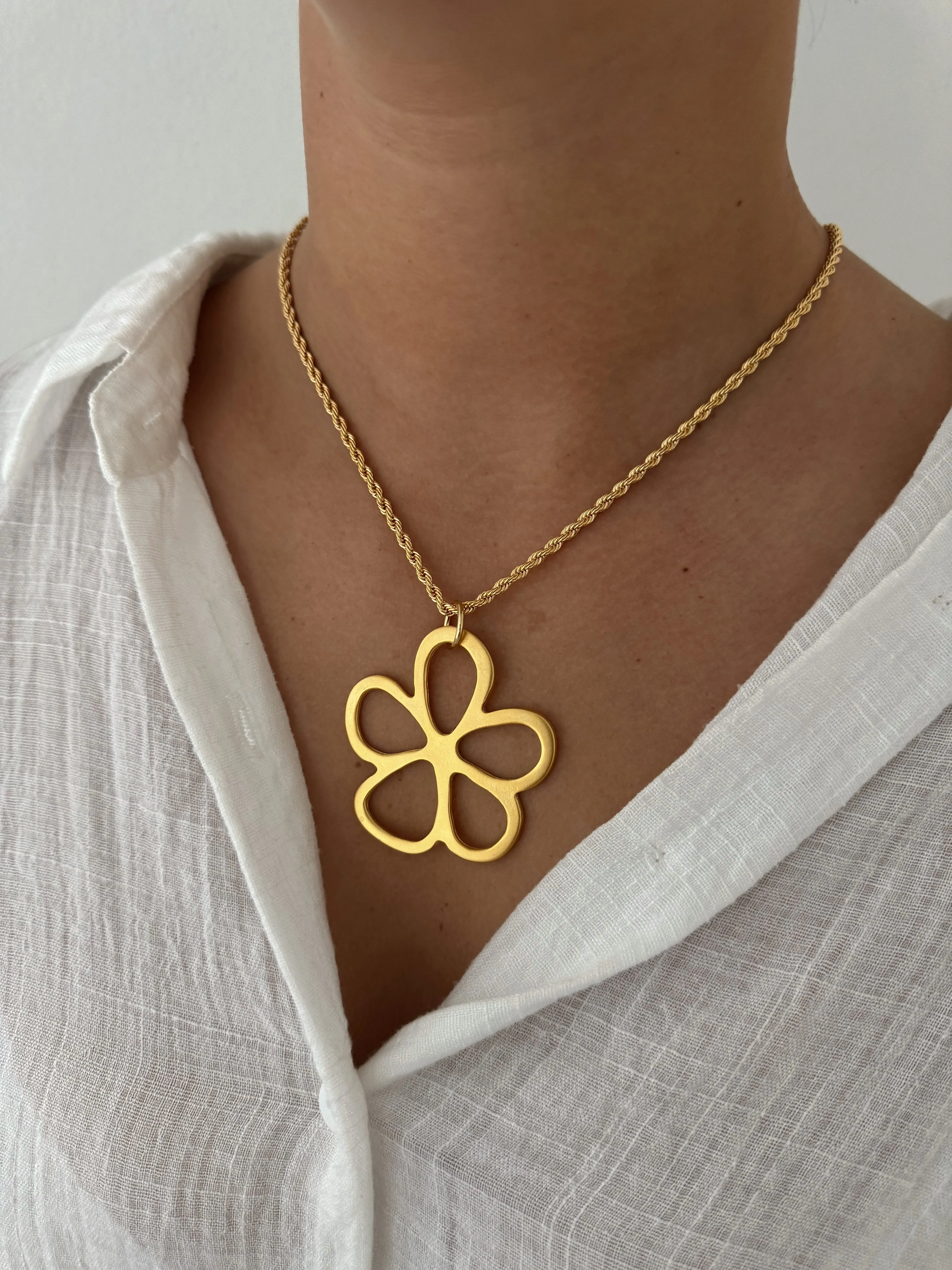 DAISY NECKLACE